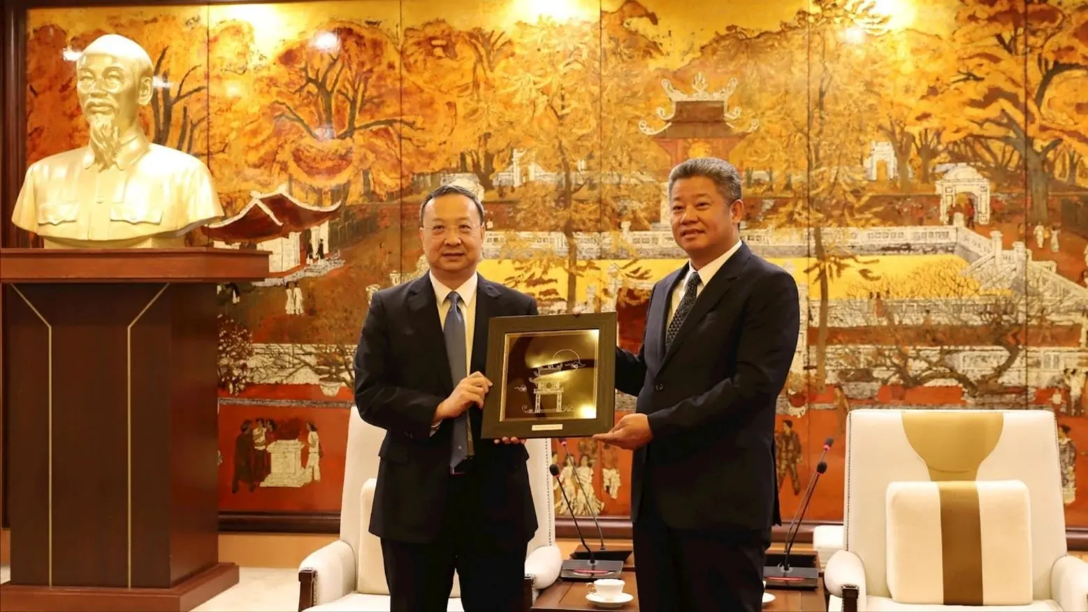 Tăng cường hợp tác giữa Hà Nội và thành phố Quảng Châu